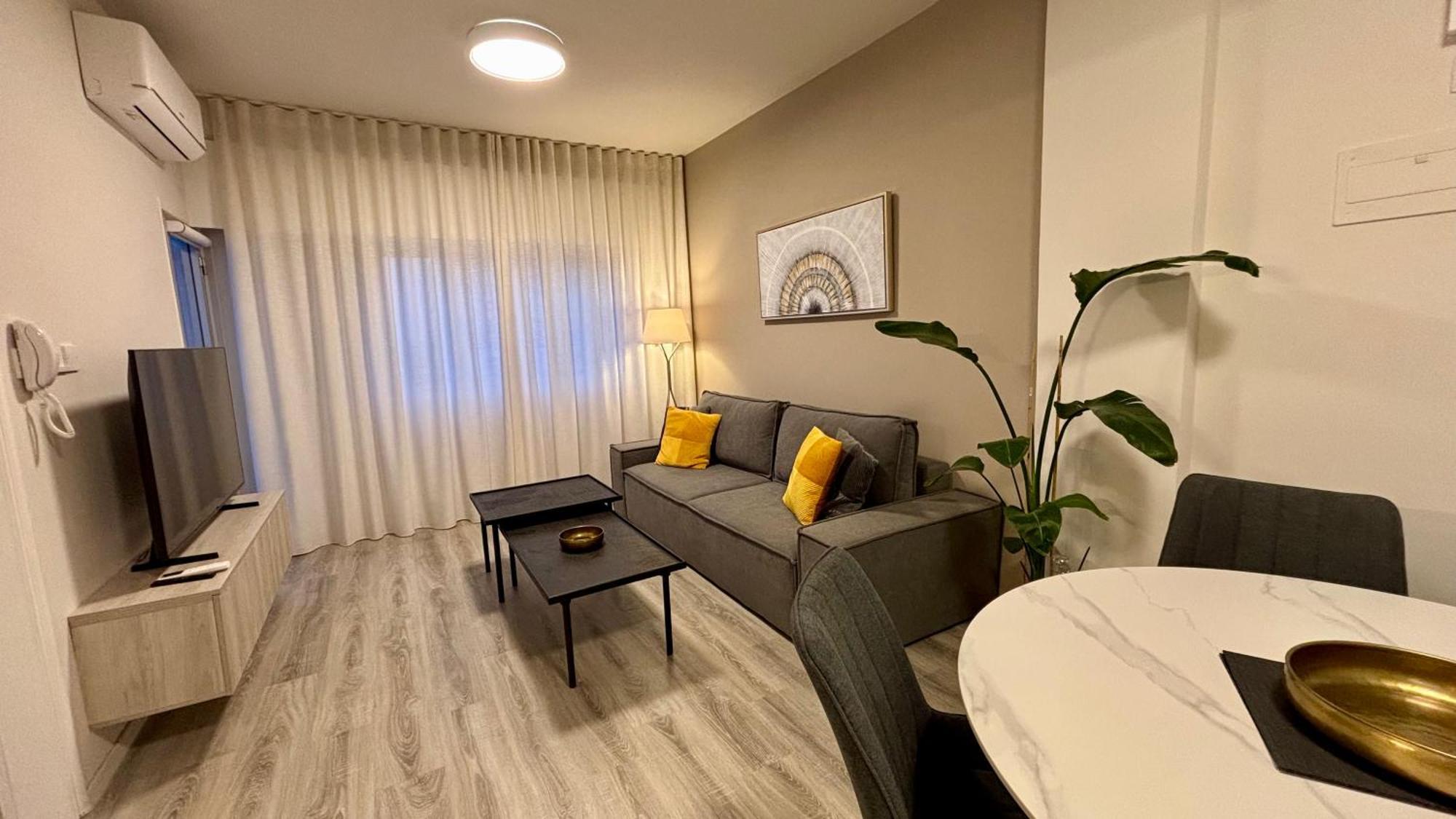 Seabreeze City Center Flats By Trulycyprus Limassol Exterior foto
