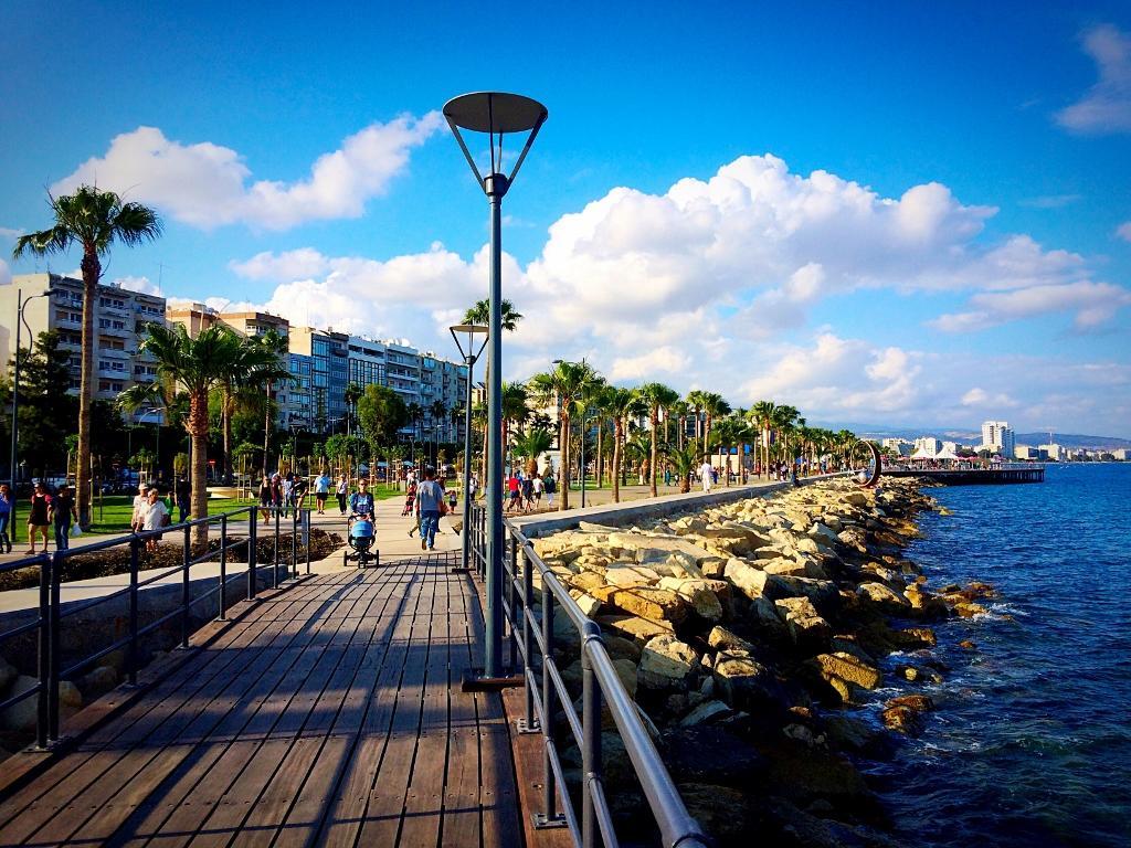 Seabreeze City Center Flats By Trulycyprus Limassol Exterior foto